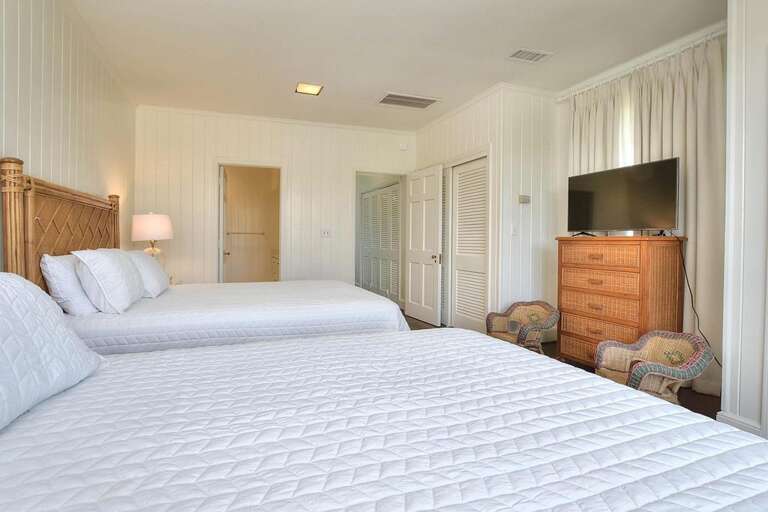 2 Queen beds