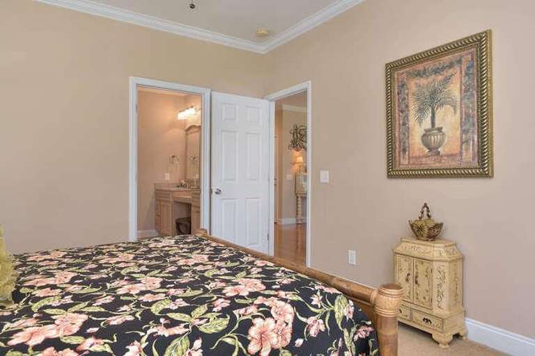 Queen Bedroom