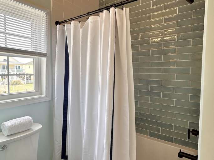 Full bathroom with shower/tub
6.3.24 - JR