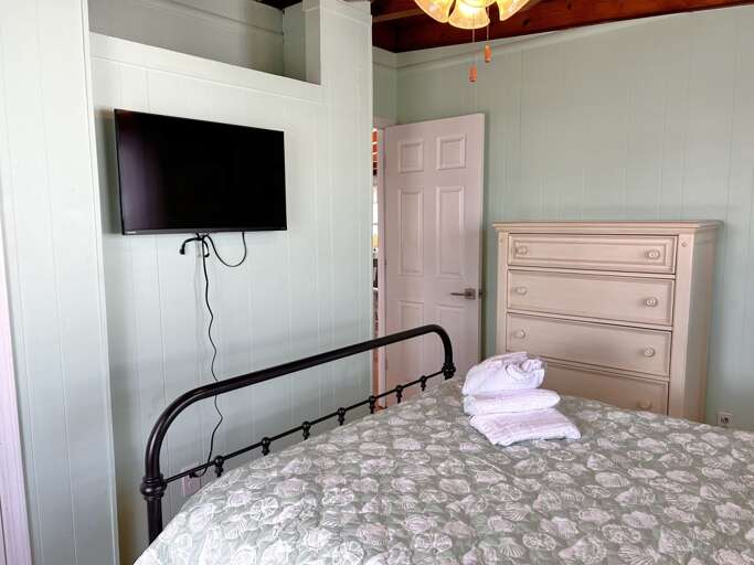Queen Bedroom
6.3.24 - JR
