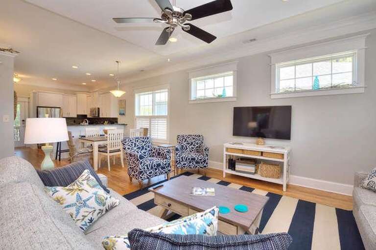 217 NE 52nd St Almost Heaven-small-006-4-DSC 3871 2 3 Enhancer-666x444-72dpi