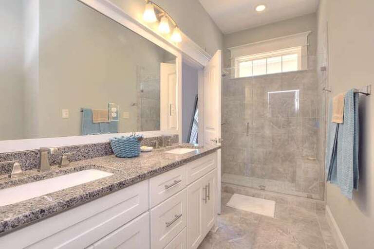 217 NE 52nd St Almost Heaven-small-020-20-DSC 3919 20 21 Enhancer-666x444-72dpi