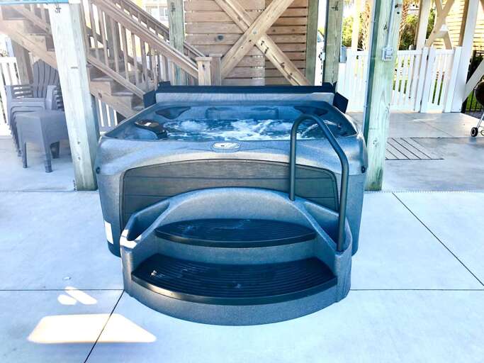 Hot Tub
 9.2022