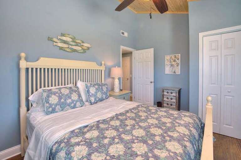 7702 E Beach Dr Oak Island NC-small-014-25-DSC 4708 09 10 Enhancer-666x444-72dpi