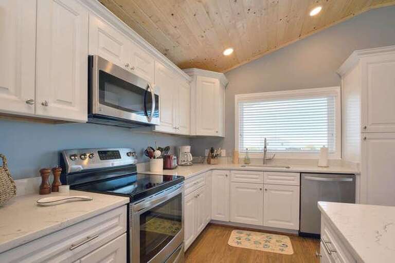 7702 E Beach Dr Oak Island NC-small-012-18-DSC 4690 1 2 Enhancer-666x444-72dpi