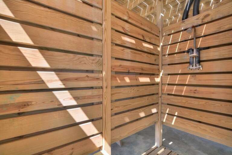 Beach Landing 79 Enclosed Outdoor Shower