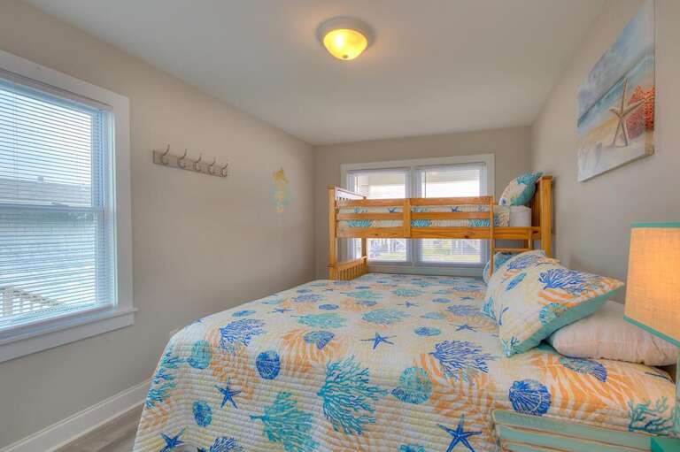 Starfish Queen with Twin Bunk Bed 
GW 5.26.23