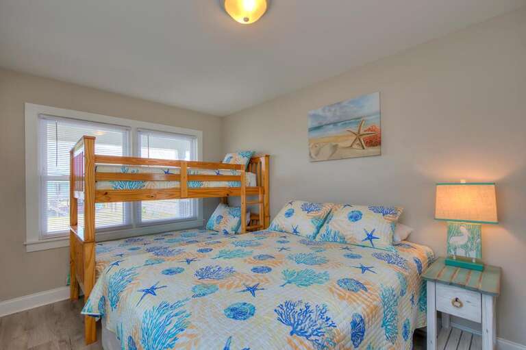 Starfish Queen with Twin Bunk Bedroom with nightstand
Wave Rider 28 GW 5.26.23