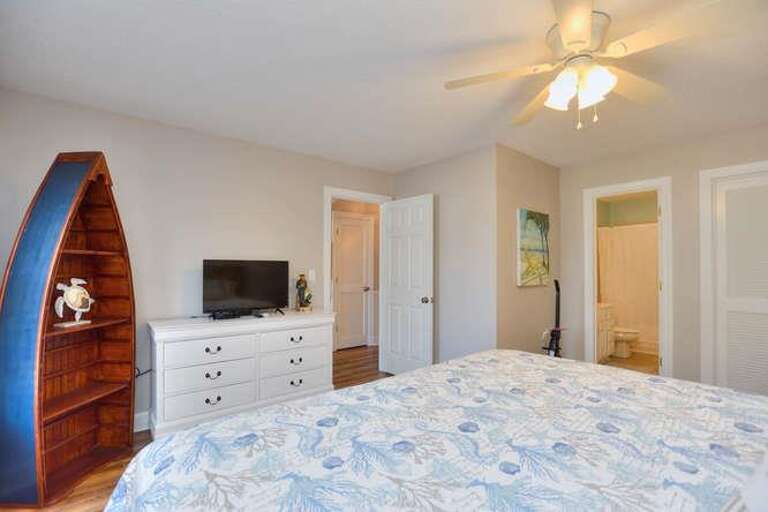 219 Keziah St Fine and Sandy-small-014-016-DSC 1495 6 7 Enhancer-666x445-72dpi