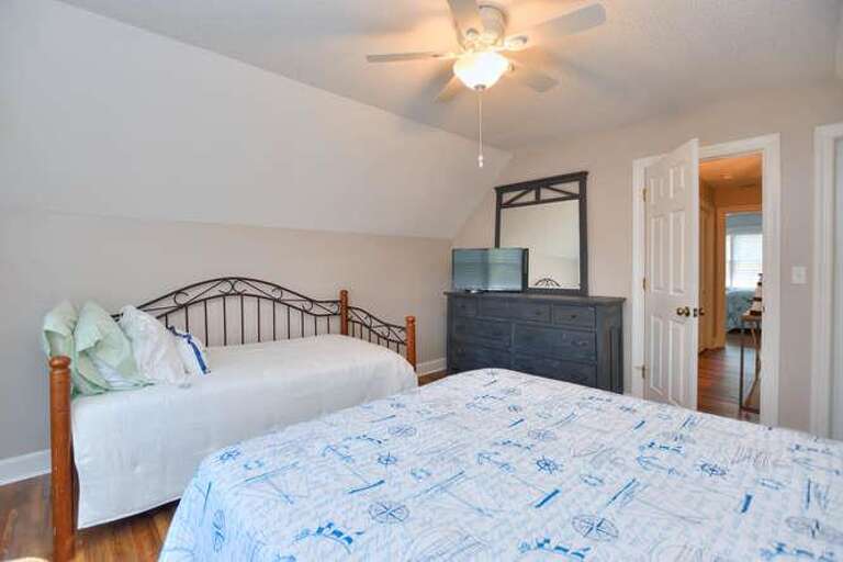 219 Keziah St Fine and Sandy-small-021-020-DSC 1525 6 7 Enhancer-666x444-72dpi