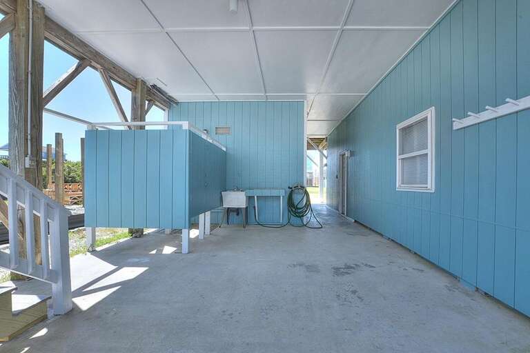 Ocean Breeze Retreat 26 Outdoor Shower & Fish Cleaning Station