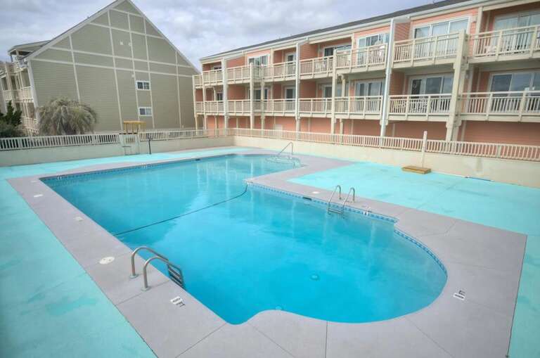 OIBV 805 33 Community Pool