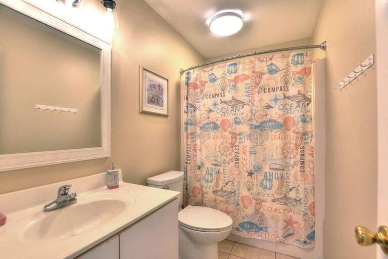 Full bathroom with shower/tub