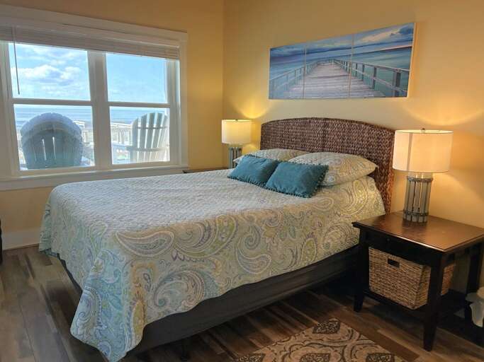 Queen Bed
JR 4.9.25