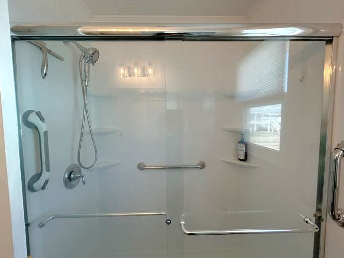 Shower/Tub
JR 4.9.25