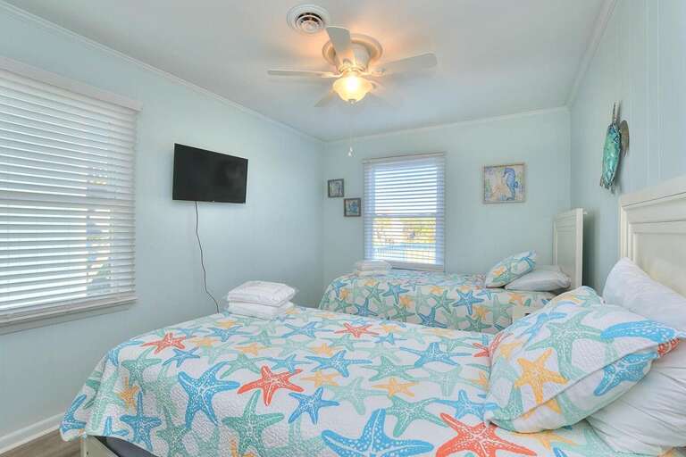 2 Twin Bedroom with TV