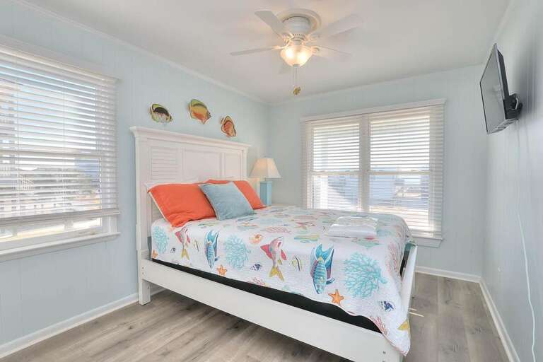 Pink and Blue Fish Queen Bed