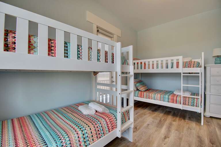 1st Floor Bunk Bedroom w/ Shared Bathroom