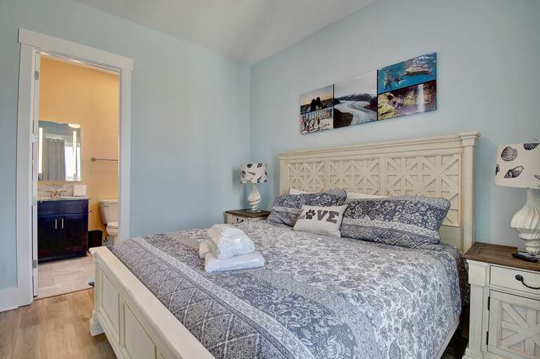 1st Floor Guest Bedroom w/ Private Bathroom