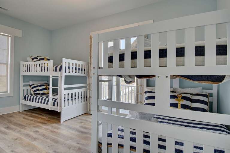 2nd Floor Bunk Bedroom w/ Shared Bathroom