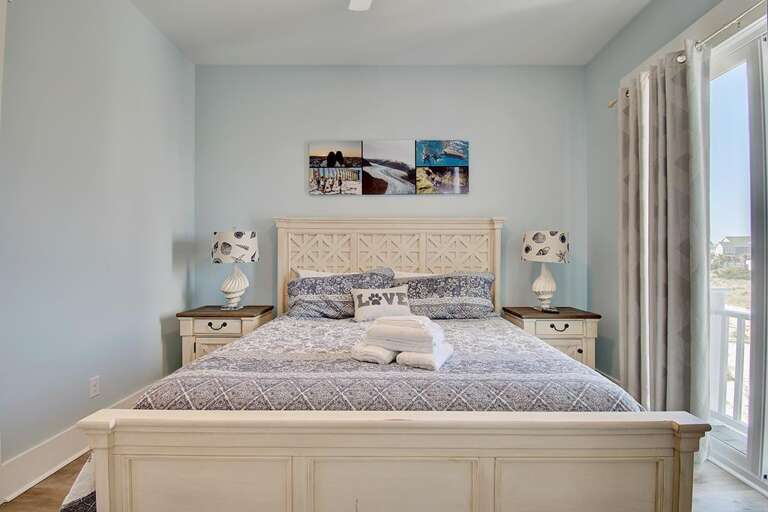 1st Floor Guest Bedroom w/ Private Bathroom