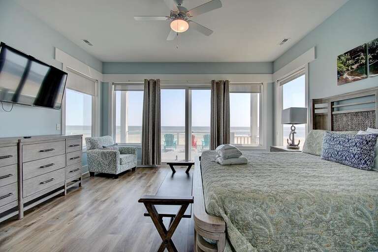 1st Floor Master Bedroom