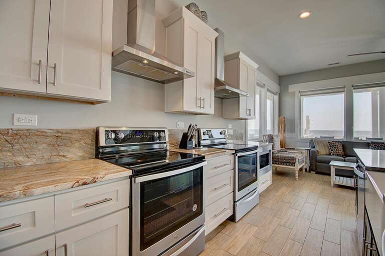 Luxury Kitchen with 2 Stoves