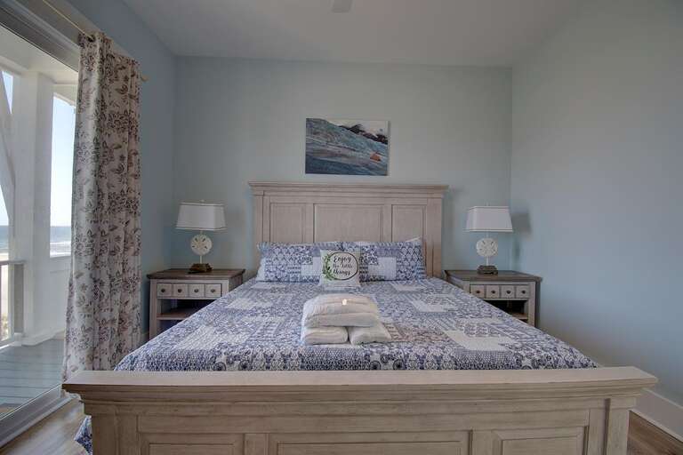 2nd Floor Guest Bedroom w/ Shared Bathroom