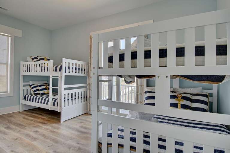 2nd Floor Bunk Bedroom w/ Shared Bathroom