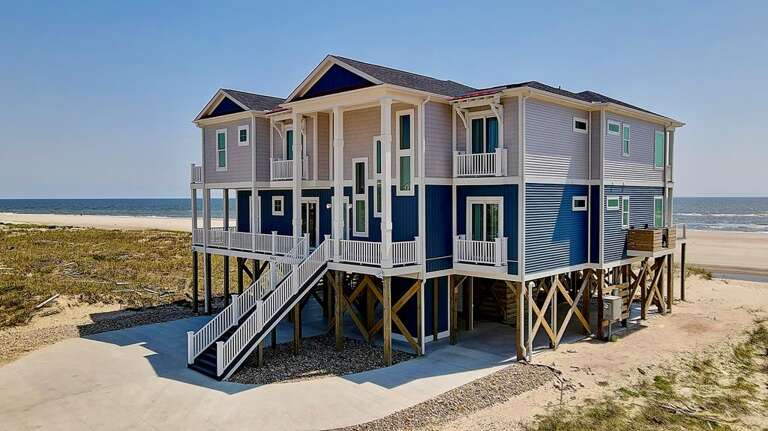 Golden Gate 16 Sky View