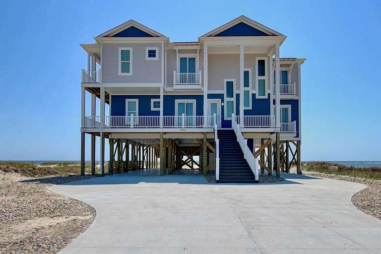 Golden Gate from Road