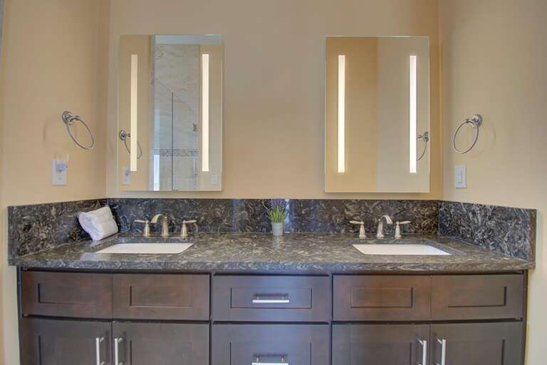 1st Floor Master Bathroom