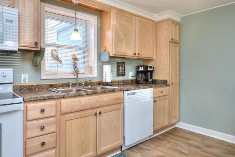 Kitchen Dishwasher and Coffee Maker
GW 3.30.24
