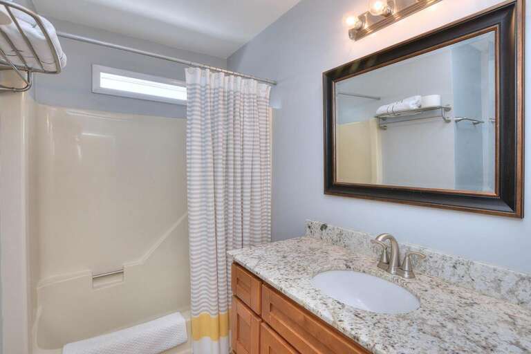 Full bathroom with shower/tub