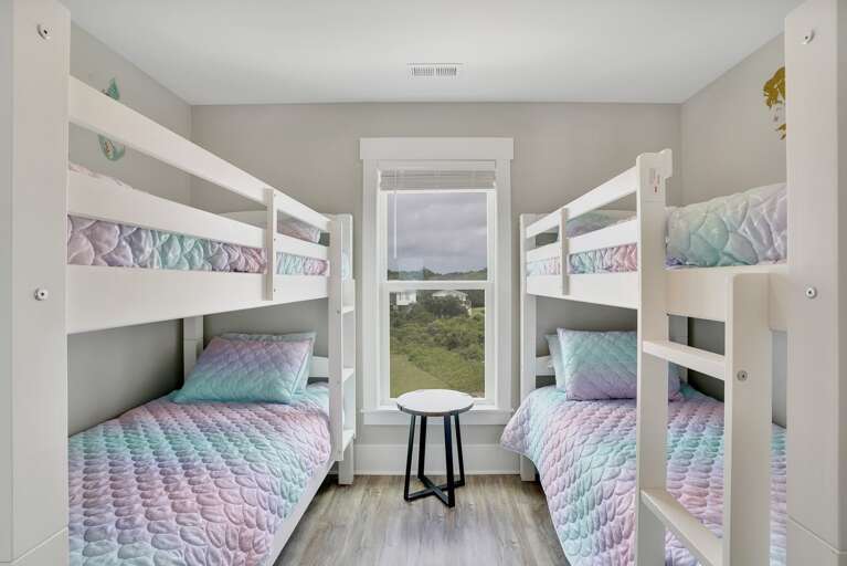 2 Twin Bunk Beds
