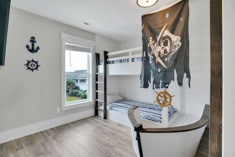 2 Twin Bunk Beds