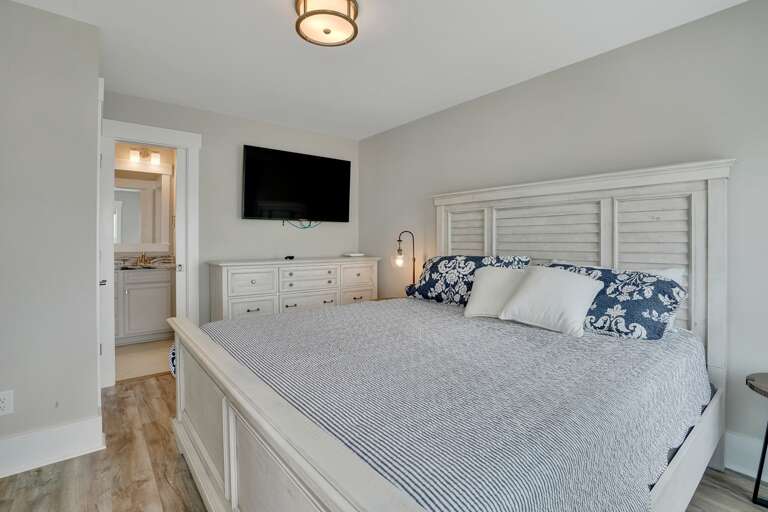 King Bed showing bathroom