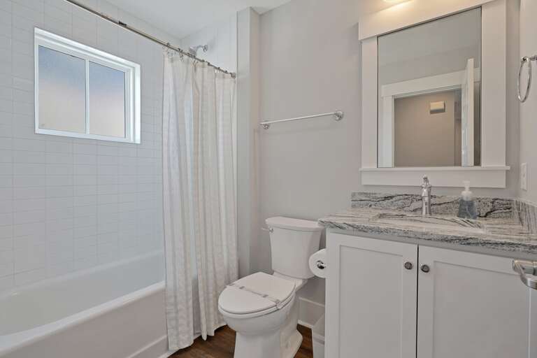 Shower / tub