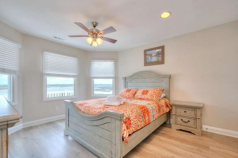 2nd Floor Guest Bed w/ Private Bathroom