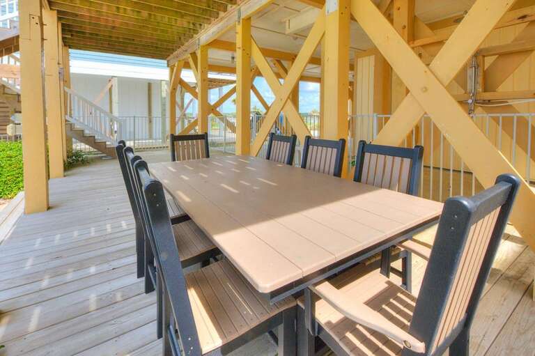 Ground Level Outdoor Dining 