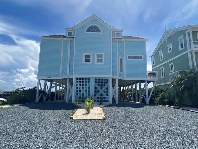 Flying Point Stunning 7 Bedroom House for 20 Guests in Oak Island, NC
