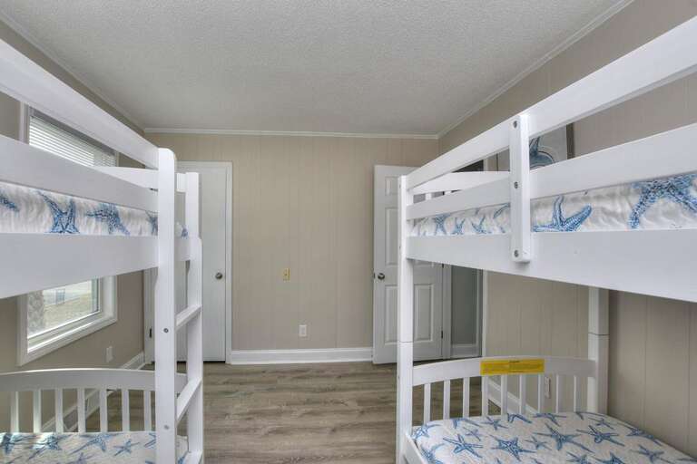 2 Twin Bunk Beds