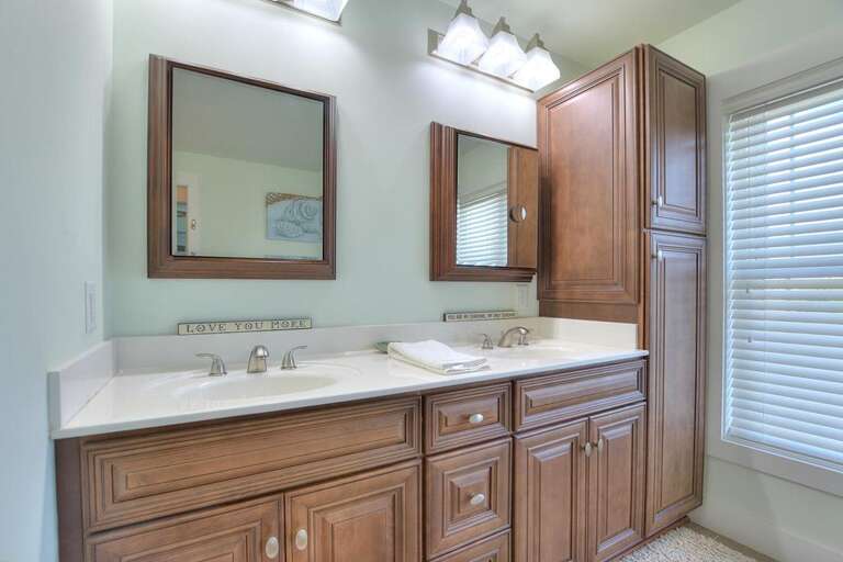 Ranger's Rendezvous 29 Master Bathroom