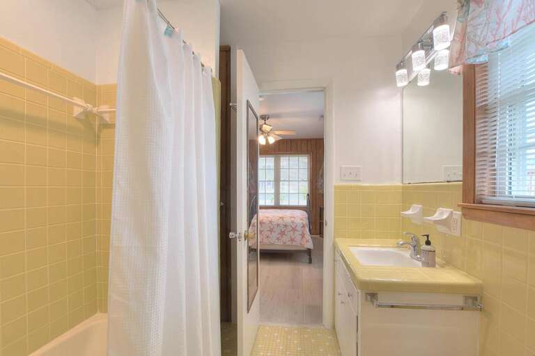 Pastime Bathroom Shared with Bedroom 1 & 2