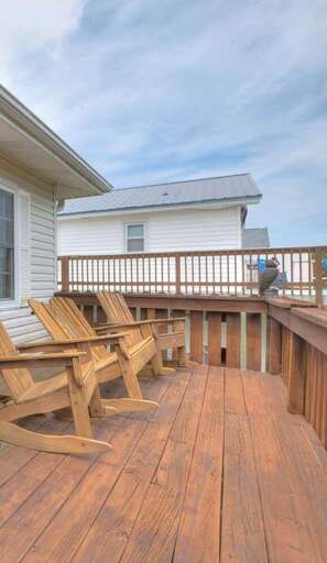 Pastime Back Sun Deck