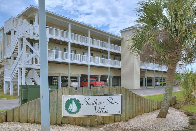 Exterior of Condo
GW 4.14.23