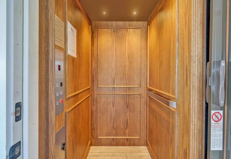 Rushin' to the Beach 15 Elevator