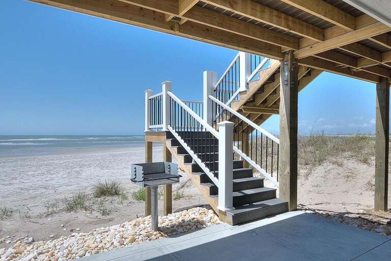 Grill & Steps to 2nd Level Pool Area