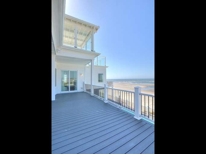3rd Floor Oceanside Deck