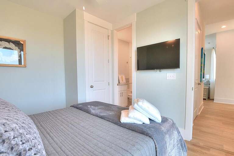 3rd Floor Private Guest Bedroom #2